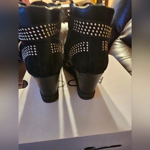 Aldo Verratto-96 wedge boots size 7.5 Used black with gold studs - Picture 4 of 12